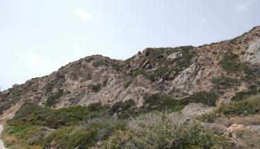 Παλαιότερες λάβες και ηφαιστειοκλαστικά