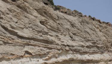 Παλαιότερες λάβες και ηφαιστειοκλαστικά
