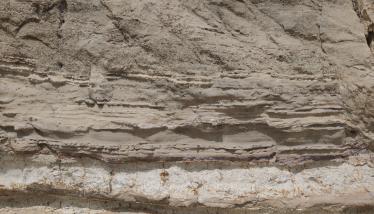 Παλαιότερες λάβες και ηφαιστειοκλαστικά