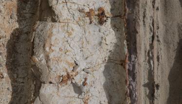 Παλαιότερες λάβες και ηφαιστειοκλαστικά