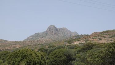 Παλαιότερες λάβες και ηφαιστειοκλαστικά