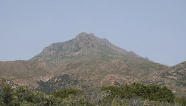 Παλαιότερες λάβες και ηφαιστειοκλαστικά