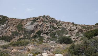 Παλαιότερες λάβες και ηφαιστειοκλαστικά