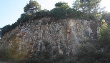 Δίκτυο πηγματιτικών φλεβών μετά τη Σάρτη