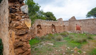 Ερείπια οικισμού μεταλλωρύχων «Σούρεζα»